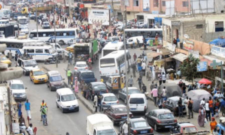 embouteillage Rond point Keur Massar dans la Banlieue de Dakar