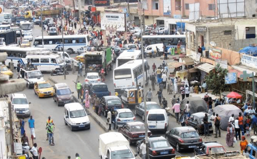 embouteillage Rond point Keur Massar dans la Banlieue de Dakar