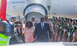 Macky Sall descend Avion