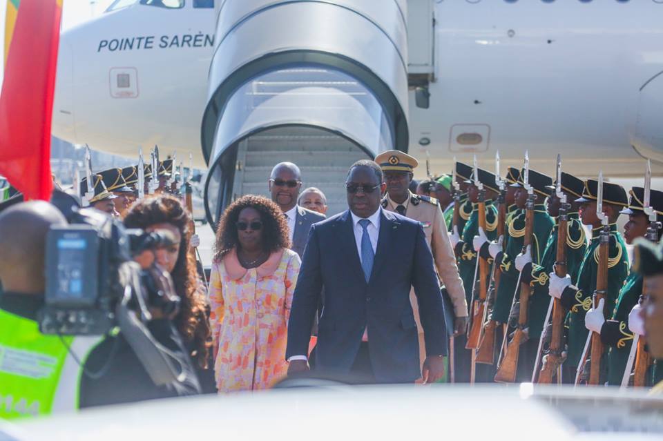 Macky Sall descend Avion