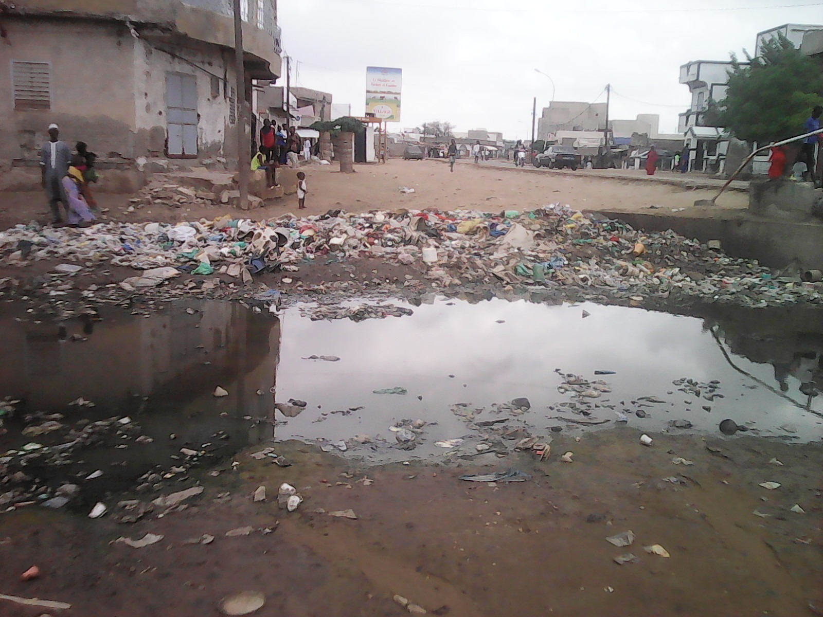 Situation de Madina Mbaba : les populations du quartier tire à boulets rouges sur le maire Mariama Sarr et l'a déclare persona non grata