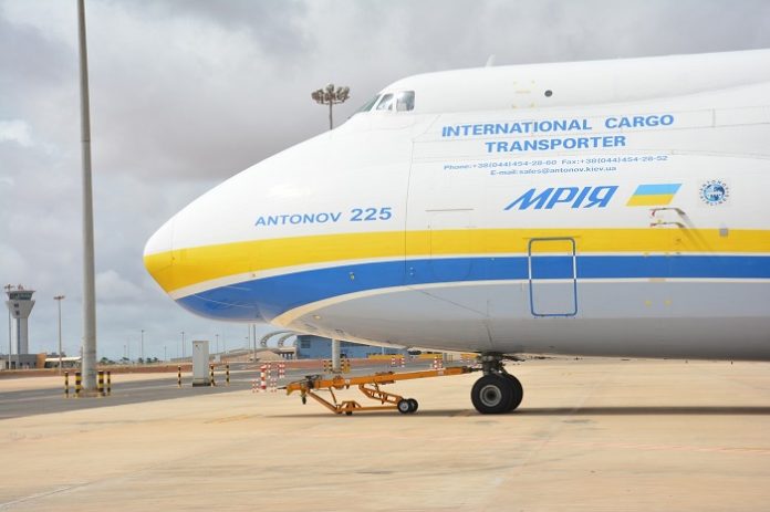 AIBD : le plus gros avion porteur du monde atterrit à l’aéroport de Diass