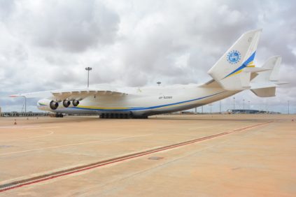 AIBD : le plus gros avion porteur du monde atterrit à l’aéroport de Diass