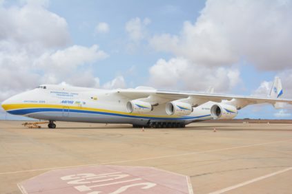 AIBD : le plus gros avion porteur du monde atterrit à l’aéroport de Diass
