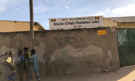 Les murs d'une école à Kaolack rongés par le sel