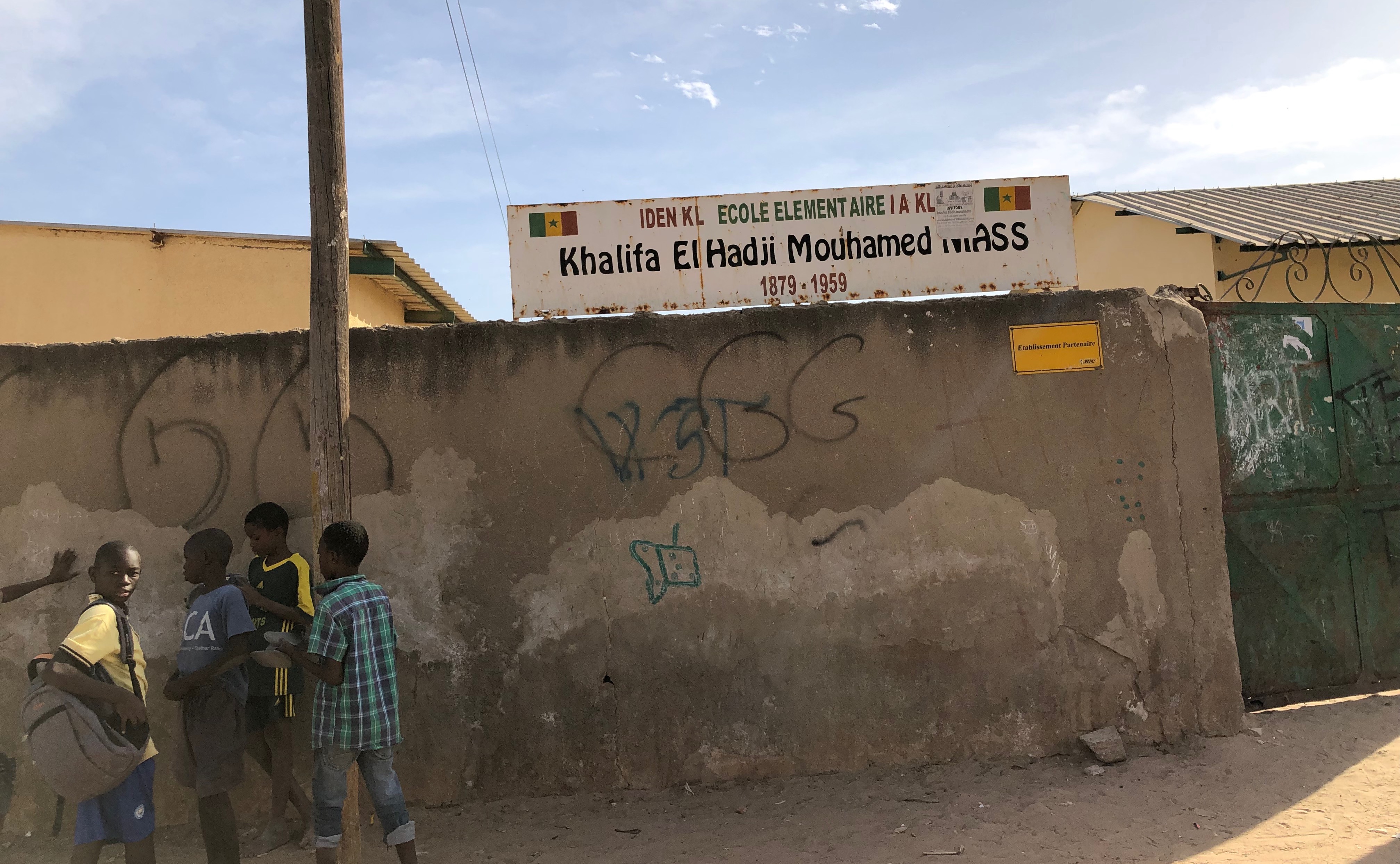 Les murs d'une école à Kaolack rongés par le sel