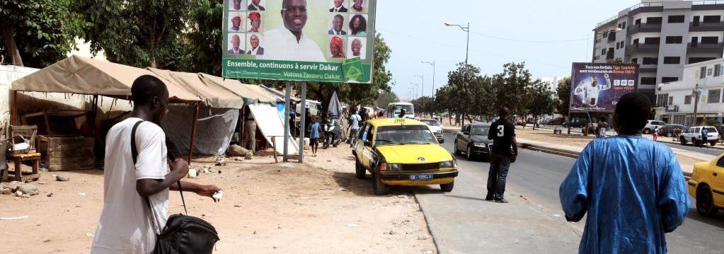 Pub Affiche élection à Dakar une rue