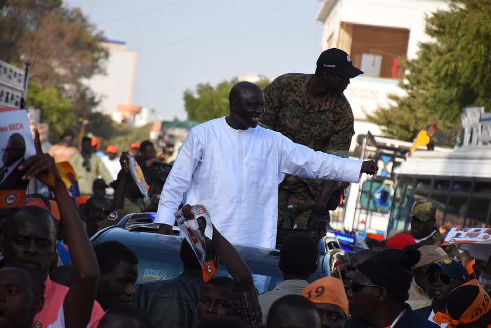 Dernier jour de campagne : la déferlante orange s’abat sur Dakar, les militants décrètent la victoire au premier tour