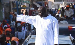 Dernier jour de campagne : la déferlante orange s’abat sur Dakar, les militants décrètent la victoire au premier tour