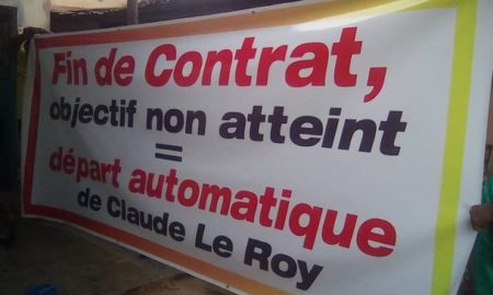 Affiche réclamant la démission de Claude Le Roy