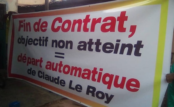 Affiche réclamant la démission de Claude Le Roy