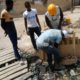 Kaolack : les jeunes de Médina Mbaba démarrent par leur propre moyen, la construction d'un pont pour la traversée du canal à ciel ouvert de leur quartier