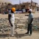 Kaolack : les jeunes de Médina Mbaba démarrent par leur propre moyen, la construction d'un pont pour la traversée du canal à ciel ouvert de leur quartier