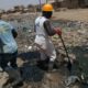 Kaolack : les jeunes de Médina Mbaba démarrent par leur propre moyen, la construction d'un pont pour la traversée du canal à ciel ouvert de leur quartier