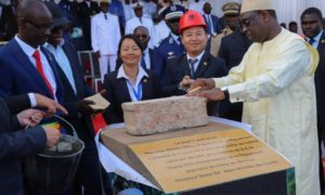 Macky Sall procède à la pose d’une première pierre avec des partenaires Chinois