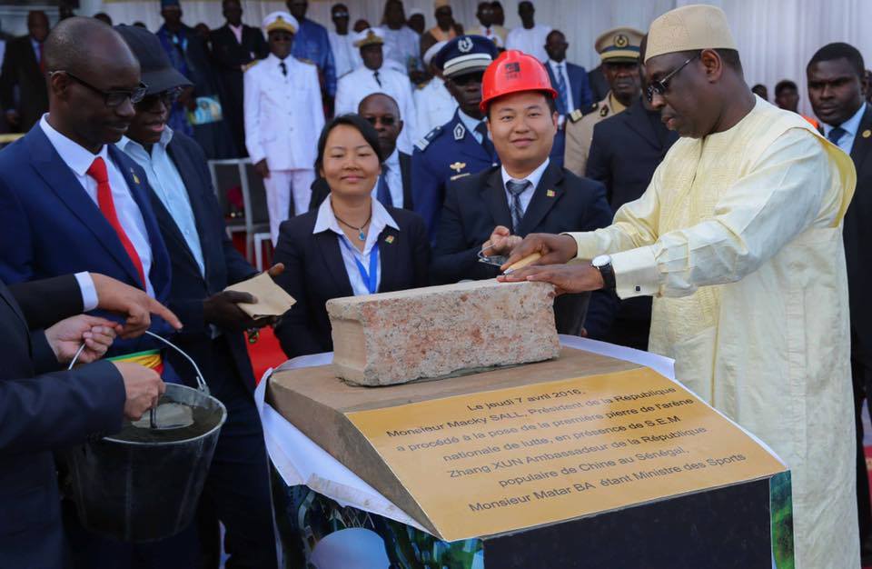 Macky Sall procède à la pose d’une première pierre avec des partenaires Chinois