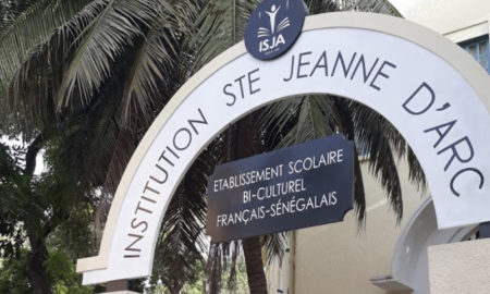 À Dakar :  l’institut Jeanne d’arc interdit aux élèves voilées de rentrer dans l’Etablissement et choque les Musulmans