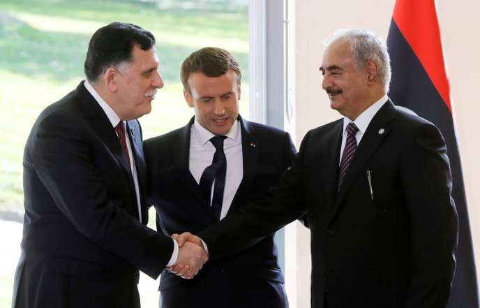 Fayez Al-Sarraj Emmanuel Macron, et Khalifa Haftar