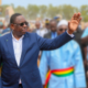 Macky Sall leve la main