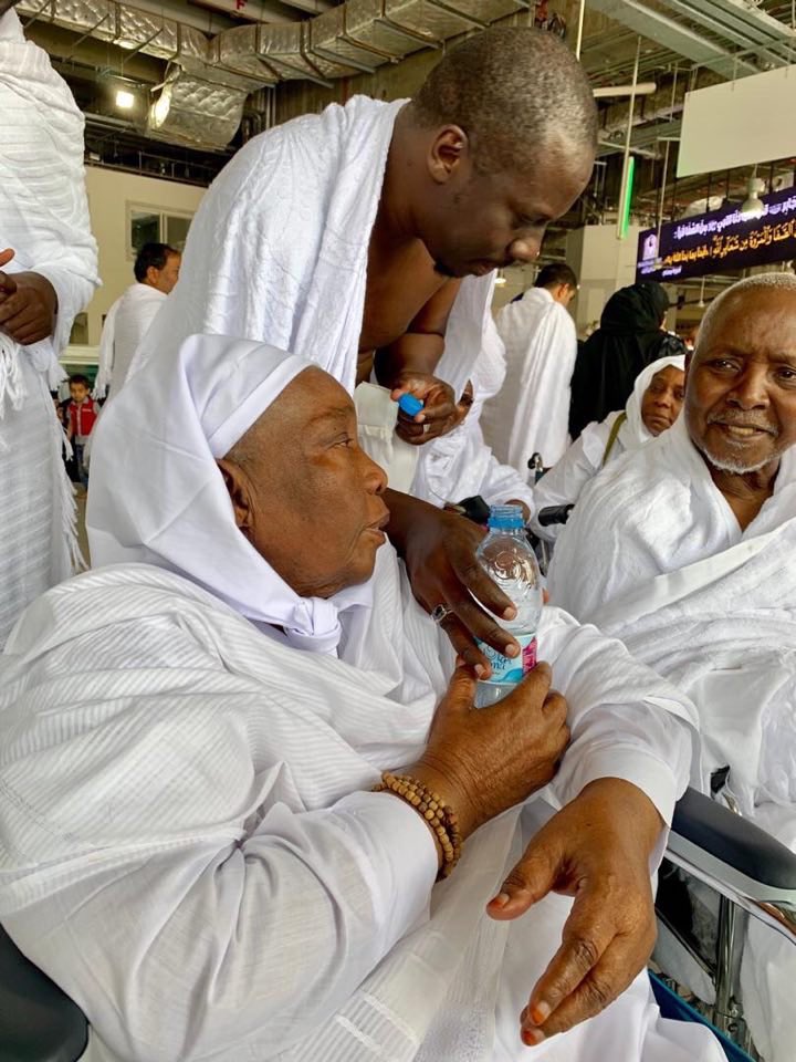 Photos : Serigne Baba Lamine Niass et sa soeur Seyda Mariama Niass à la Mecque