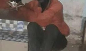 Rufisque : un malade mental casse les vitres d'un véhicule et se retrouve ligoté