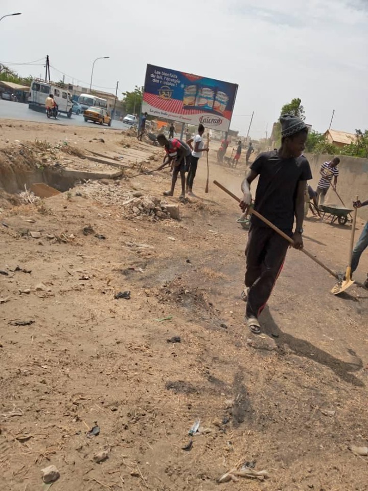 Kaolack : la JESC rend propre les alentours du lycée Ibrahima Diouf de Bongré