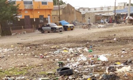 Une honte pour la mairie de Kaolack : des Mamies ont nettoyé le boulevard qui va à Ocass le 21 Juillet passé