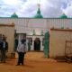 des musulmans Congolais devant une mosquée à kinshasa