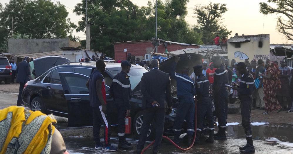 Que s'est-il passé : la limousine de Macky Sall prend feu à Nguéniène