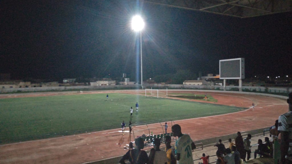 Défaut d’éclairage au stade Lamine Gueye : les Kaolackois s’offusquent et dénoncent le laxisme des autorités