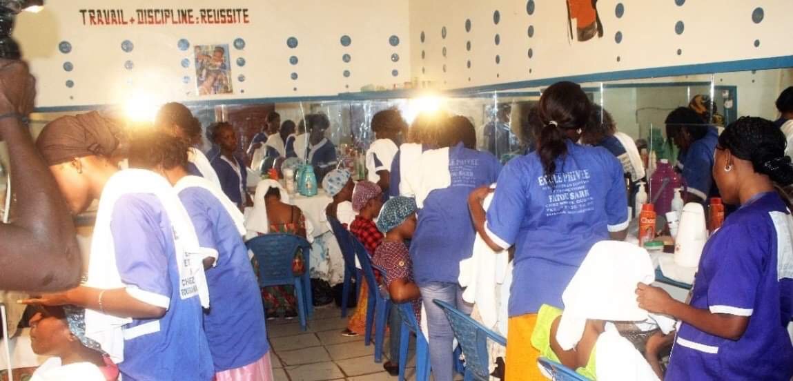 Tabaski 2019 : déjà la queue  dans les salons de beauté !
