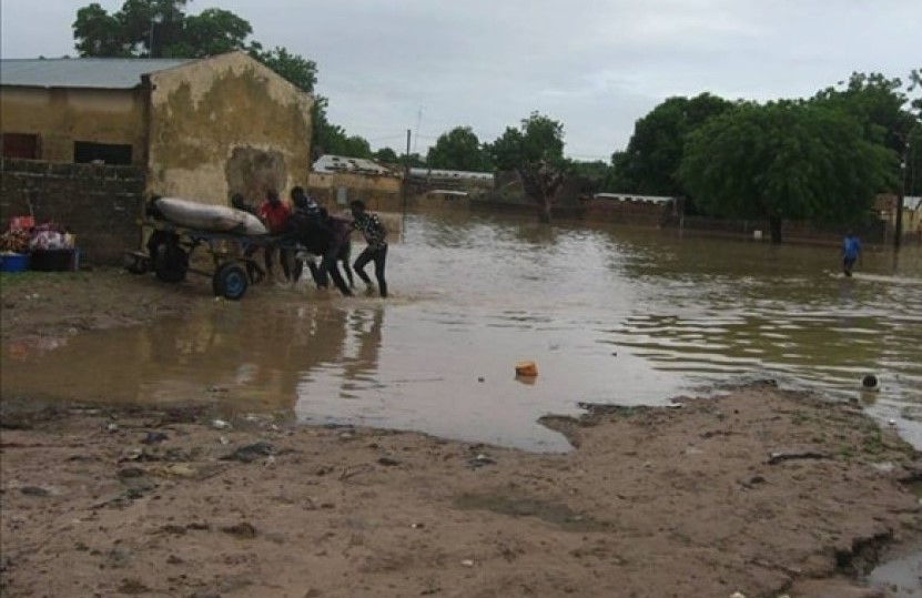 Inondation à Kaffrine : des Kits d’hygiènes distribuées à des familles pour prévenir les maladies