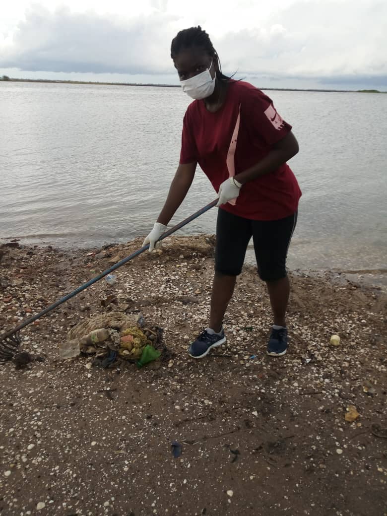 Action citoyenne : Brakizup et Dastler Mbedd nettoient et changent le visage de la plage du Relais à Kaolack