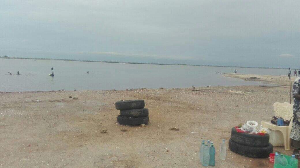 Action citoyenne : Brakizup et Dastler Mbedd nettoient et changent le visage de la plage du Relais à Kaolack