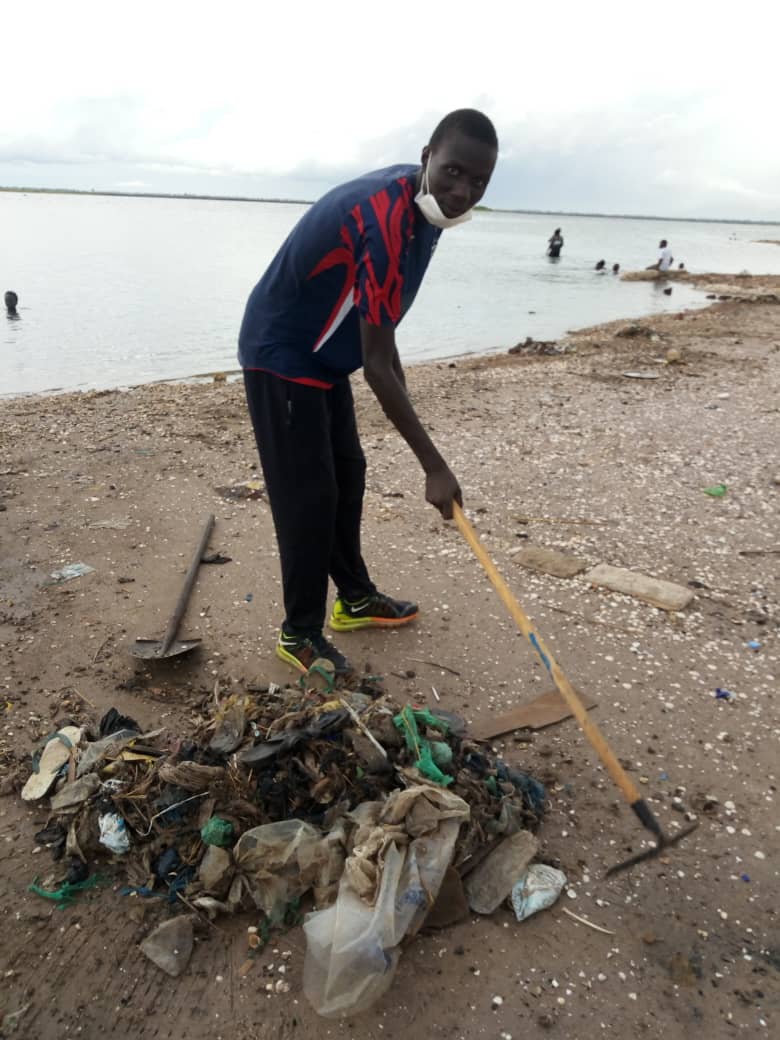 Action citoyenne : Brakizup et Dastler Mbedd nettoient et changent le visage de la plage du Relais à Kaolack