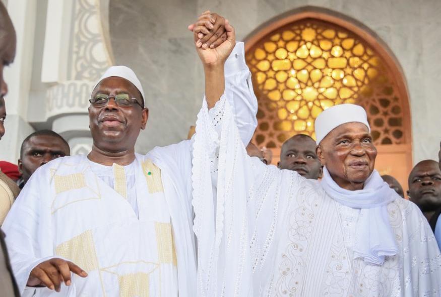 Macky Sall et Abdoulaye Wade main dans la main vendredi à Dakar