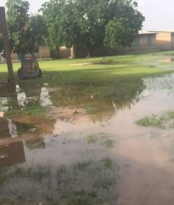 Kaolack : les eaux pluviales inondent l’école élémentaire de Gawane