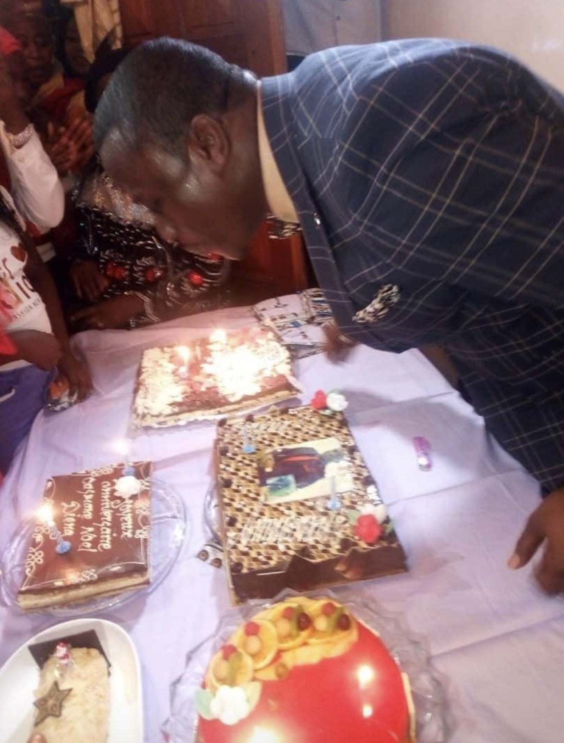 Comportement indigne du jeune Apriste: Ousmane Noel Dieng  gaspille des millions pour son anniversaire, comme un enfant (Texte et Photos)