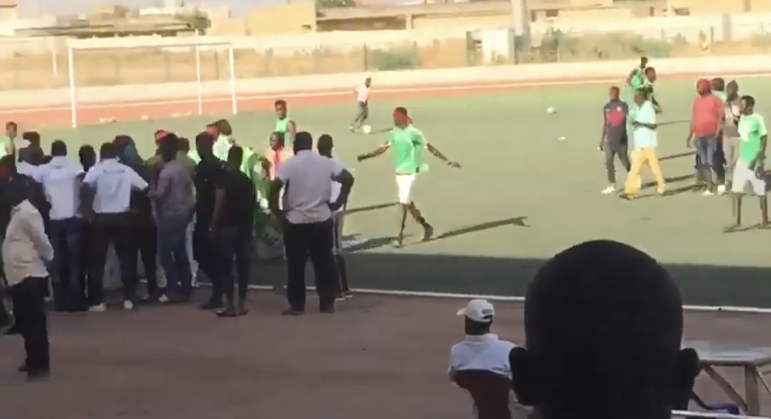 Vidéo exclusive: pour le départ de Souleymane Ndene Ndiaye de la tête d’As Saloum, les supporters sabotent l’équipe