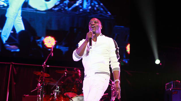 "Arrêtez de chercher un disque": le conseil d’Akon aux jeunes musiciens