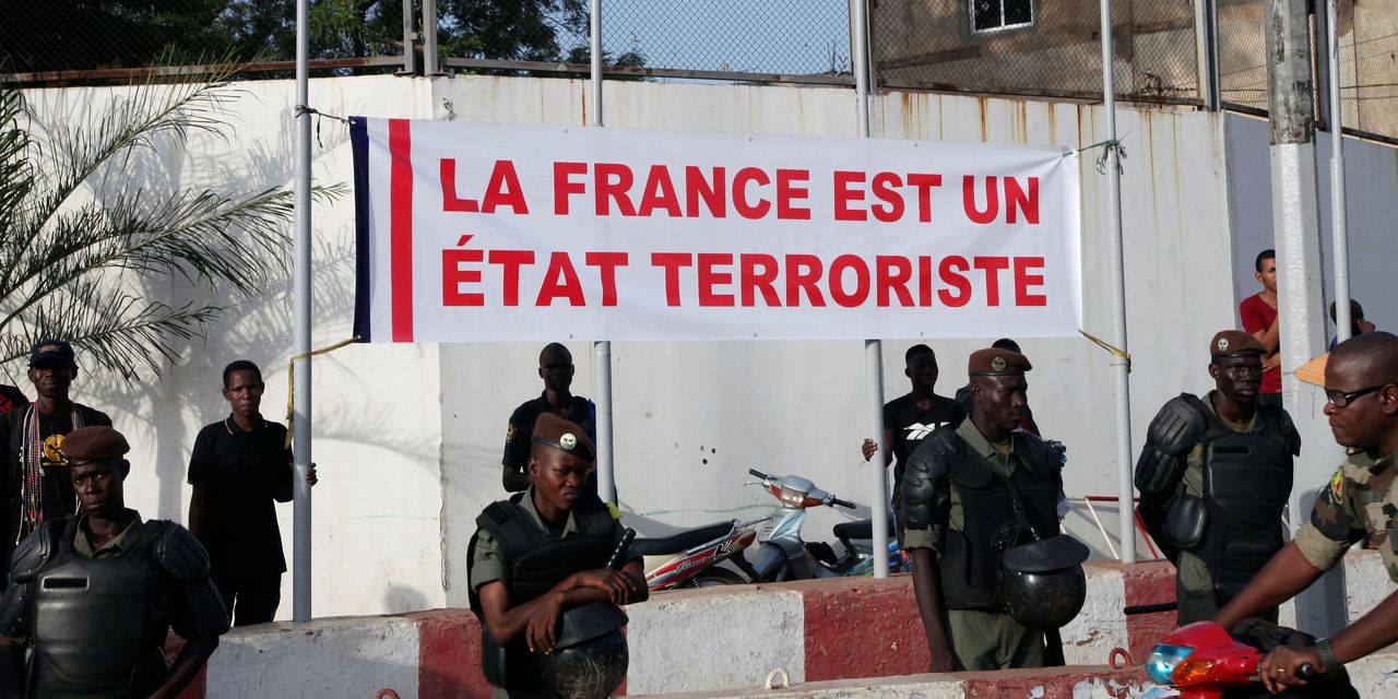 Mali: manifestation à Bamako pour réclamer le départ des troupes françaises du pays