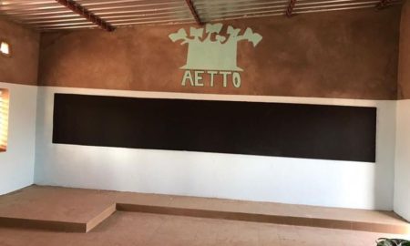 salle de classe à l’école élémentaire de Thiongue Wolof offert par AETTO