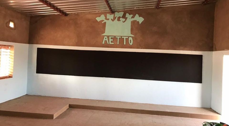 salle de classe à l’école élémentaire de Thiongue Wolof offert par AETTO