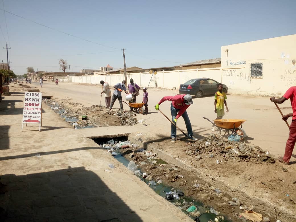 "Cleaning Day" à Kaolack : la population de Dialégne répond massivement à l'appel