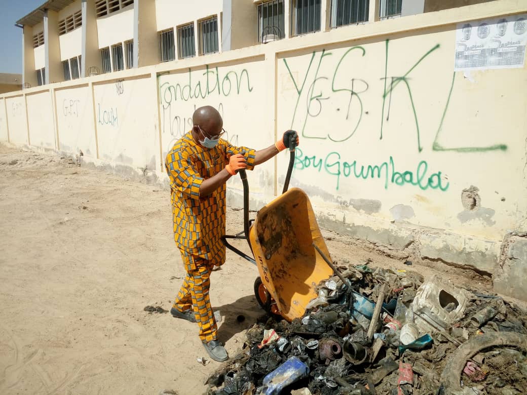 "Cleaning Day" à Kaolack : la population de Dialégne répond massivement à l'appel