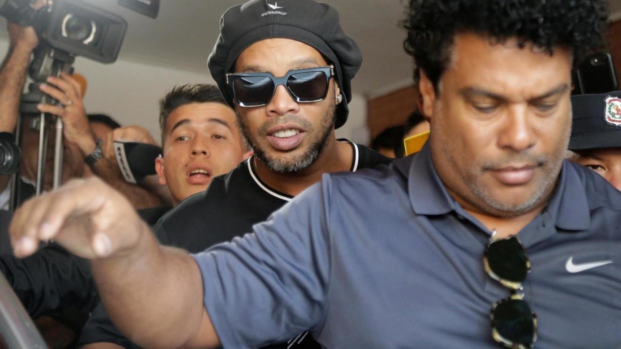 Paraguay: Ronaldinho coincé à Asuncion dans une affaire de faux passeport