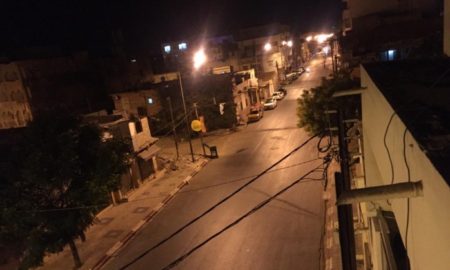 Une rue à Dakar, lors de la la première nuit du couvre-feu