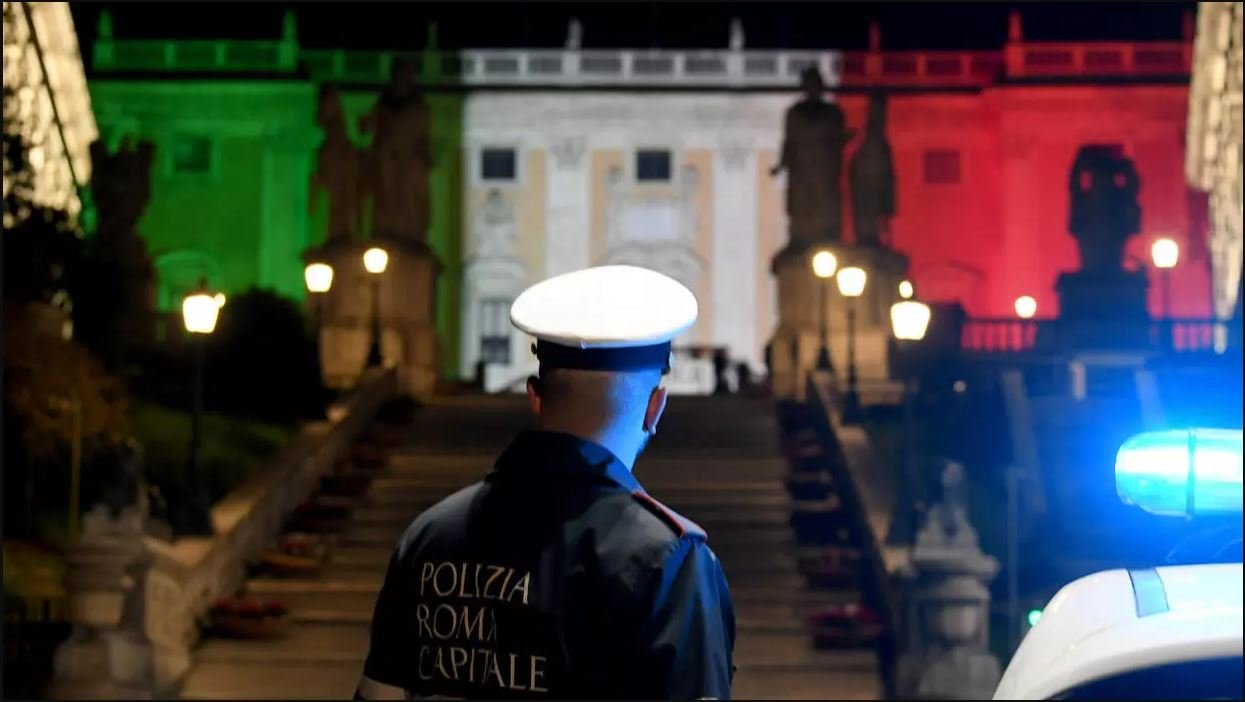 Un policier italien à Rome - Police italienne