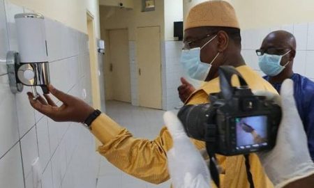 Covid 19 Macky Sall a effectué une visite surprise à l hôpital 0