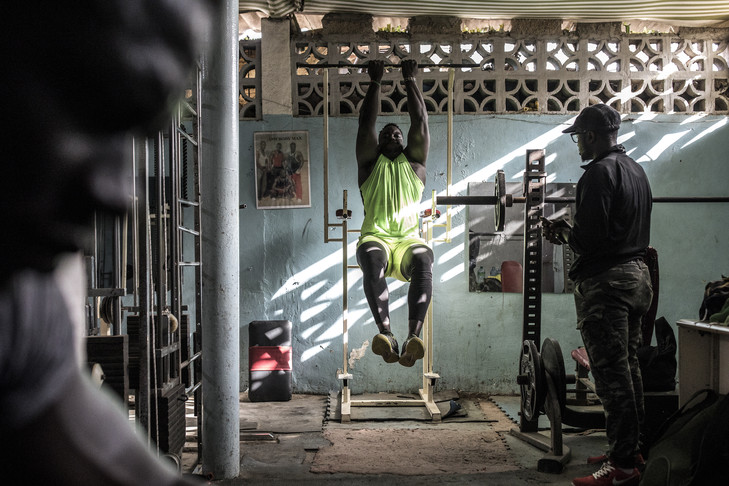 LE lutteur sénégalais Moussa Diop s’entraînent à huis clos